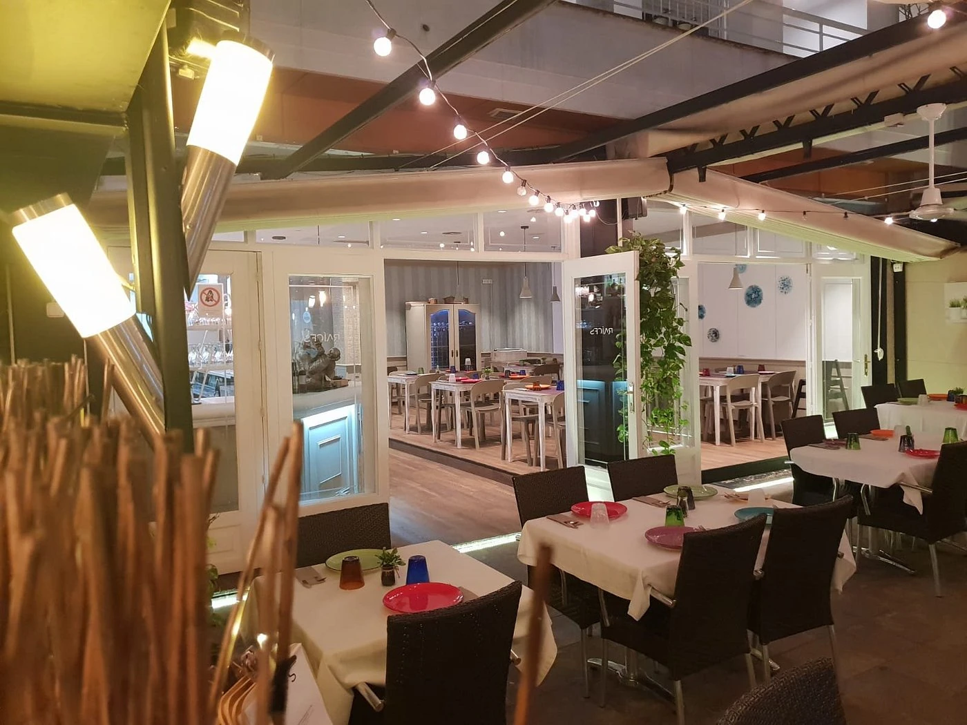 Interior del restaurante Raíces
