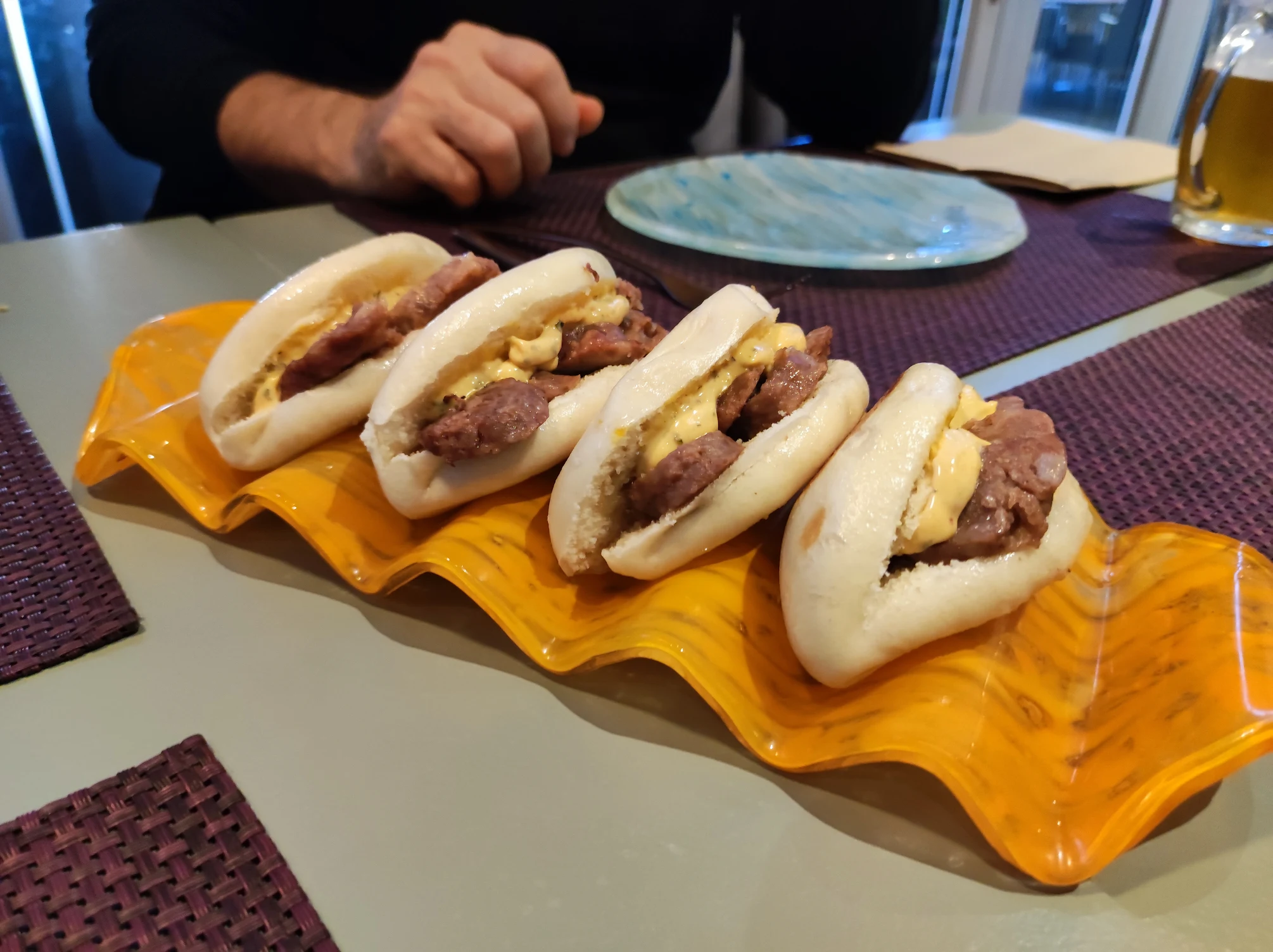 Pan bao con chorizo criollo